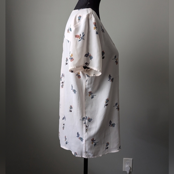 LOFT Floral Blouse - Picture 2 of 8